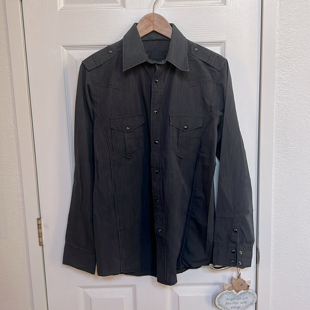 Men’s snap closure long sleeve shirt.